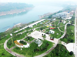 廣安市鄰水縣污水處理站，廣安市政協(xié)人資環(huán)委帶領(lǐng)鄰水縣政協(xié)與縣住建局相關(guān)負(fù)責(zé)人，到鄰水縣各鄉(xiāng)鎮(zhèn)專項(xiàng)督導(dǎo)污水處理廠（站）建設(shè)與運(yùn)行情況